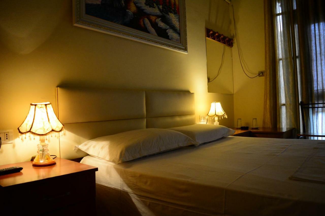 Hotel Republika Тирана Екстериор снимка