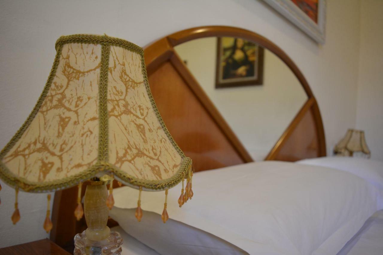 Hotel Republika Тирана Екстериор снимка