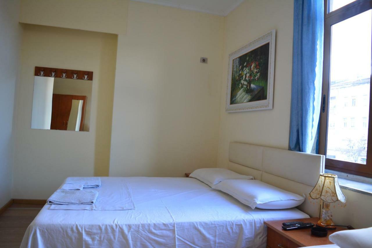Hotel Republika Тирана Екстериор снимка
