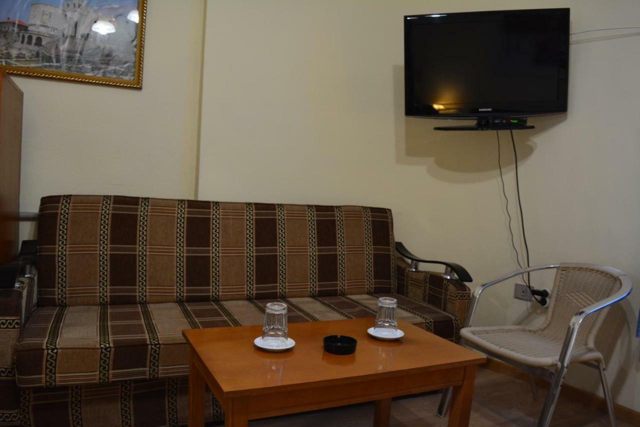 Hotel Republika Тирана Екстериор снимка