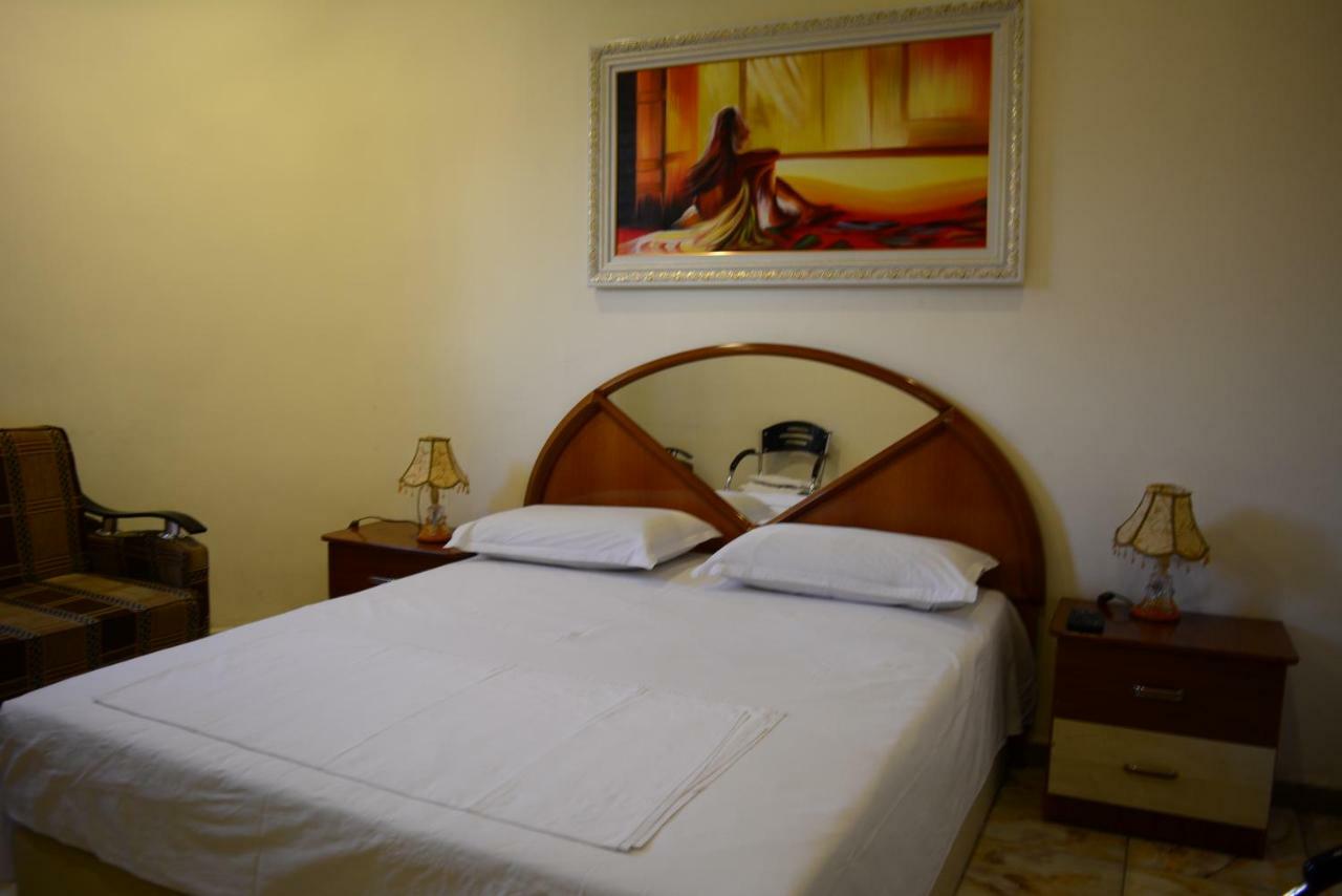 Hotel Republika Тирана Екстериор снимка